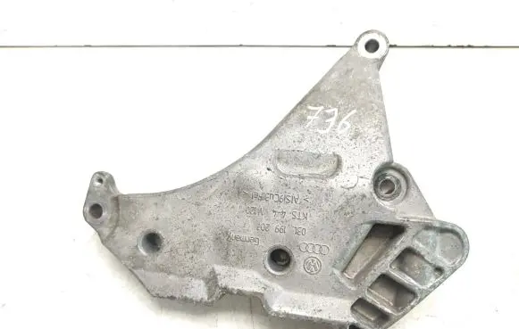 Engine mounting bracket