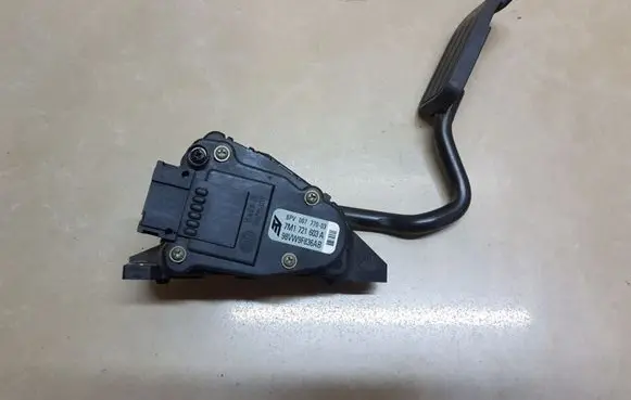 Volkswagen Sharan Accelerator throttle pedal 7M1721603A 98VW9F836AB