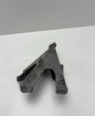 Audi A4 S4 B6 8E 8H Engine mounting bracket 8E0199307