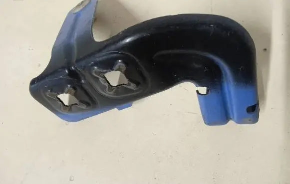 BMW 4 F36 Gran coupe Fender mounting bracket 7255821