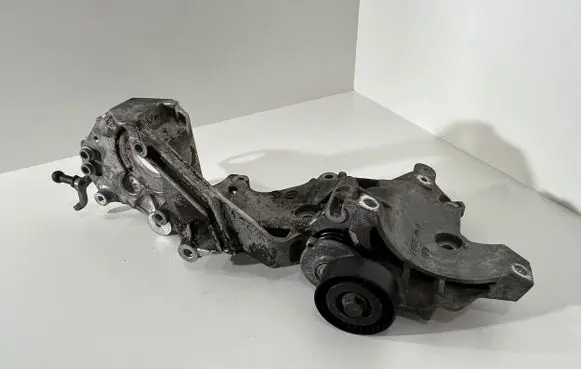 Volkswagen Golf Plus Generator/alternator bracket 03L903143K