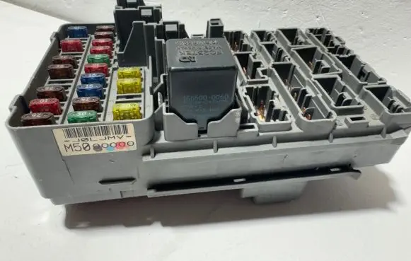 Toyota Avensis T250 Fuse module T20GF10