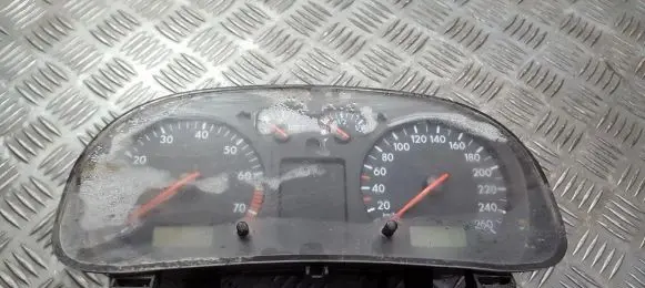 Volkswagen Golf IV Speedometer (instrument cluster)