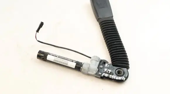 BMW 5 F10 F11 Front seatbelt buckle 9115305