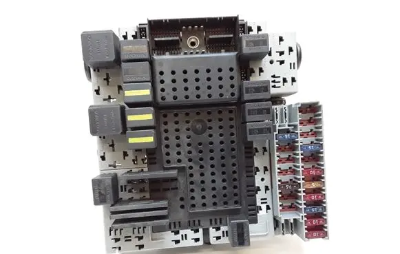 Volvo V70 Fuse module 8688153 8645729 000001961810