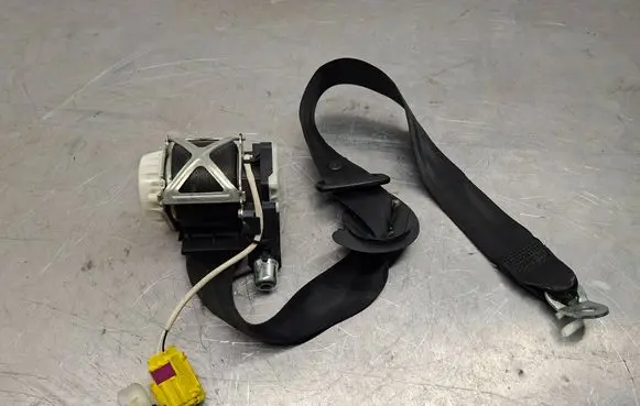 Volkswagen PASSAT B6 Front seatbelt 3C1857705F 33046823
