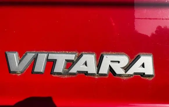 Suzuki Vitara (ET/TA) Front door emblem/model letters 