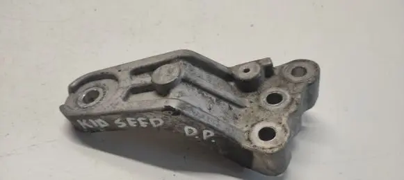 KIA Ceed Engine mounting bracket