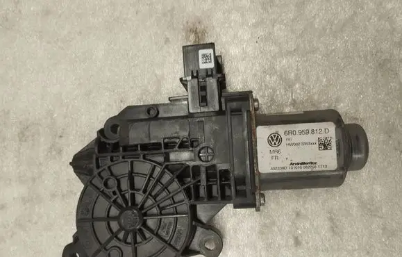 Skoda Fabia Mk2 (5J) Rear door window regulator motor 6R0959812D 402338D