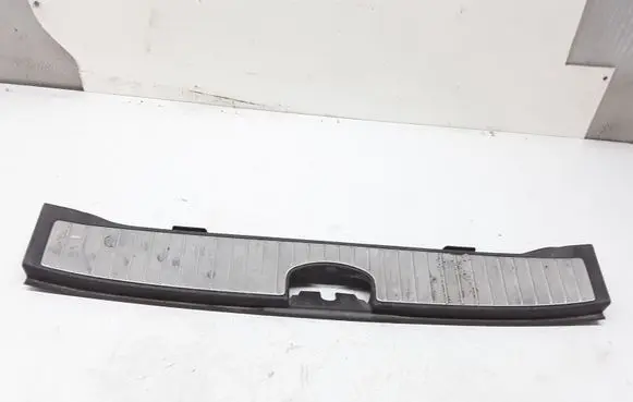 Trunk/boot sill cover protection