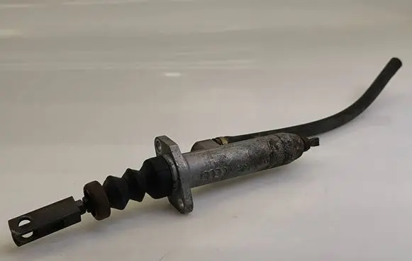 Audi 80 90 B3 Clutch master cylinder 893721401B 12130015605