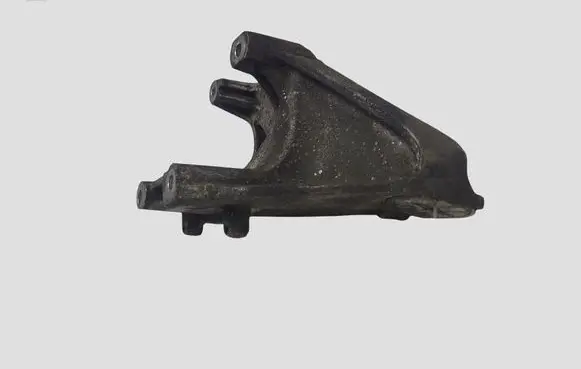 Volkswagen Touareg I Engine mounting bracket 070199307A
