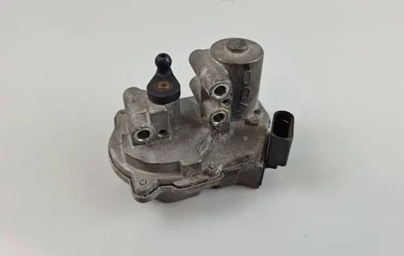 Volkswagen Touareg II Intake manifold valve actuator/motor 059129086 A2C53022954