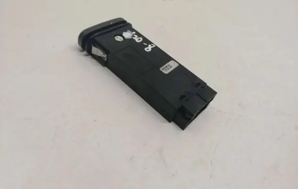 Volvo V70 Hazard light switch 8628632