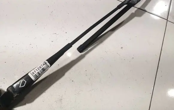 Skoda Fabia Mk2 (5J) Front wiper blade arm 