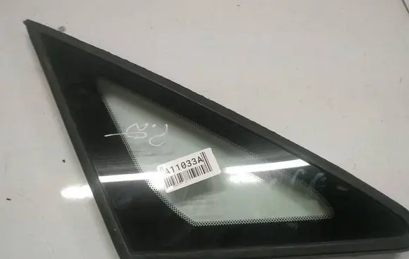 Toyota Avensis Verso Front triangle window/glass as2