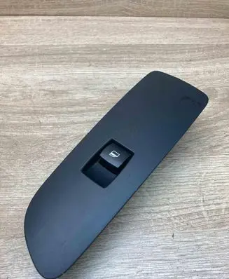 BMW 1 E82 E88 Electric window control switch 9163001