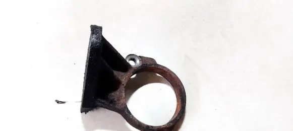 Engine mounting bracket