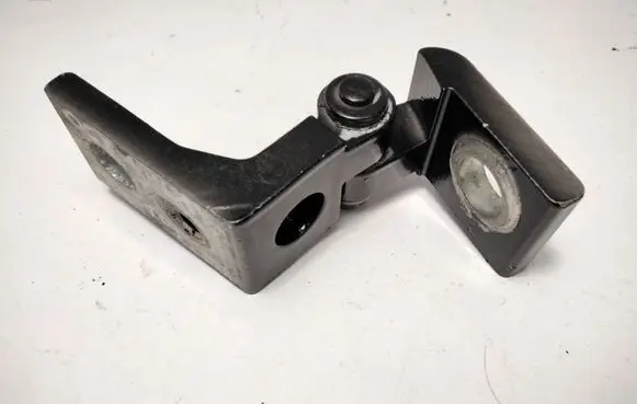 Skoda Octavia Mk2 (1Z) Front door upper hinge 6Y0833411C