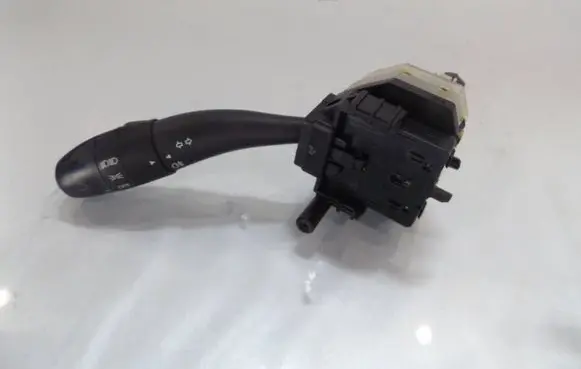Hyundai i30 Light switch 934102R020