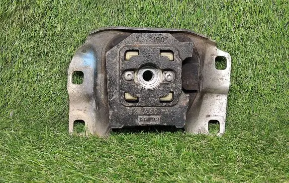 Volvo V40 Engine mount bracket 322A69A
