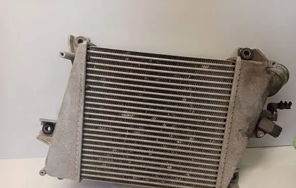 Nissan X-Trail T30 Intercooler radiator D2052B17