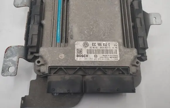 Volkswagen Golf VI Engine control unit/module 03C906032E 03C906032 0261201355