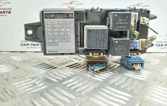 Volvo S40, V40 Fuse module 30889703
