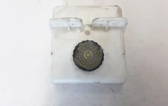 Brake fluid reservoir