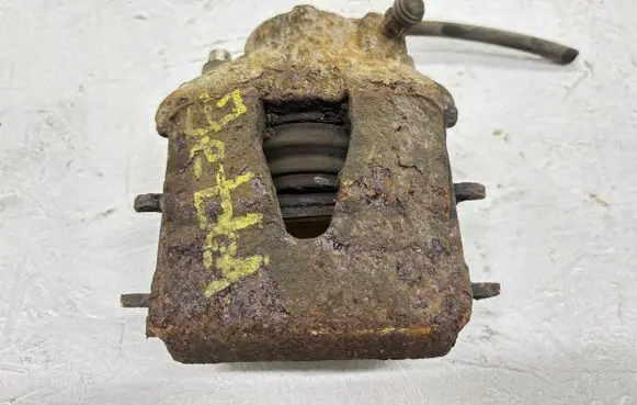 Volkswagen Jetta V Rear brake caliper