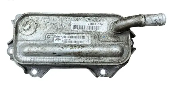Toyota Avensis T270 Engine oil radiator 157100R011