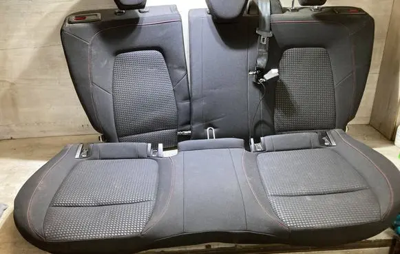 Ford Focus Second row seats 
