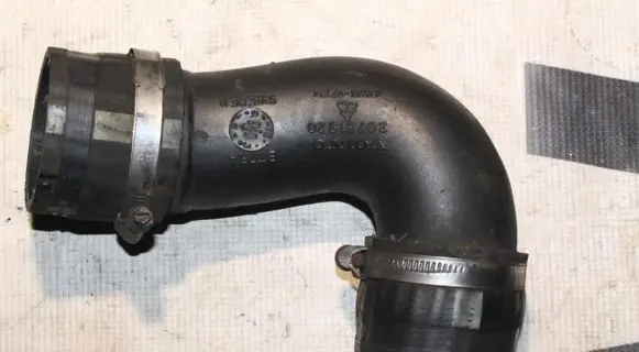 Volvo V70 Engine coolant pipe/hose 30751920