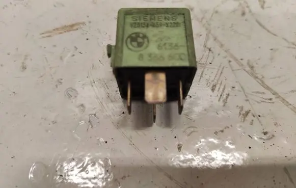 BMW 5 E60 E61 Other relay V23134k59x222 6136 8366600