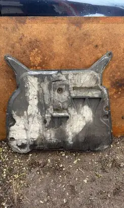 Volvo V70 Engine splash shield/under tray 3374969