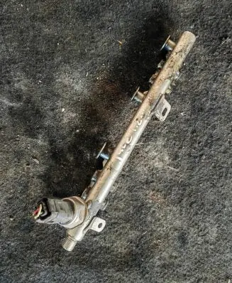 Nissan Juke I F15 Fuel main line pipe