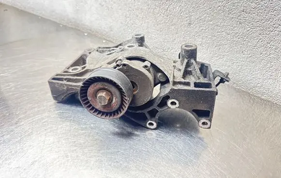 Opel Insignia A A/C compressor mount bracket 55562863