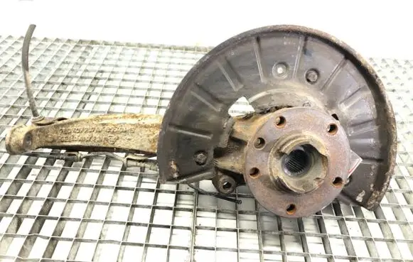 Volkswagen Touareg I Front wheel hub spindle knuckle