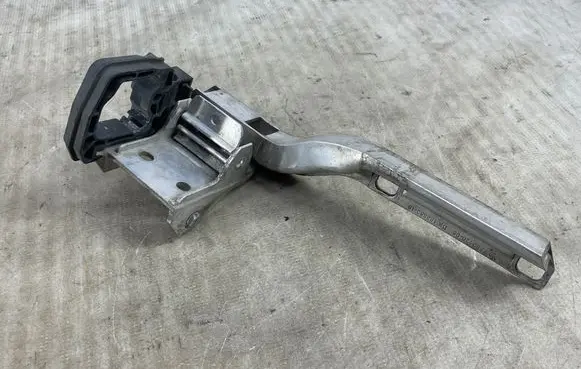 BMW 5 F10 F11 Radiator mount bracket 7186514 7211162 74314910