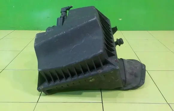 Opel Astra J Air filter box 