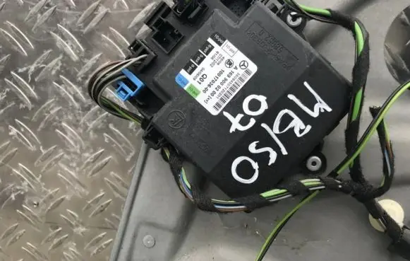 Mercedes-Benz A W169 Door control unit/module a1699000200 10017036-00