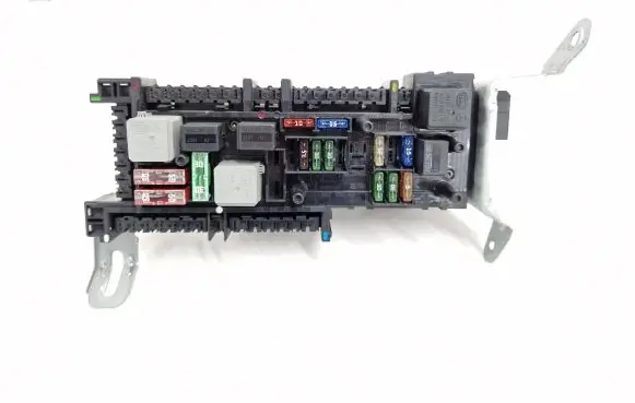 Mercedes-Benz CLS C218 X218 Fuse module 2129001606 2129011204 5DK01102341