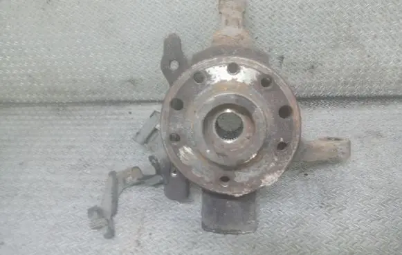 Opel Zafira A Front wheel hub spindle knuckle