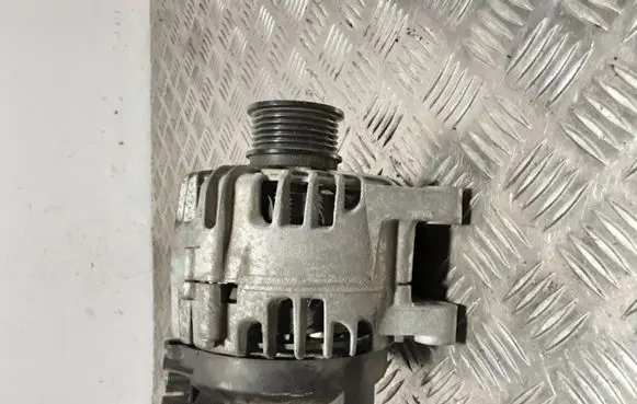 Ford Kuga II Generator/alternator AV6N10300MD