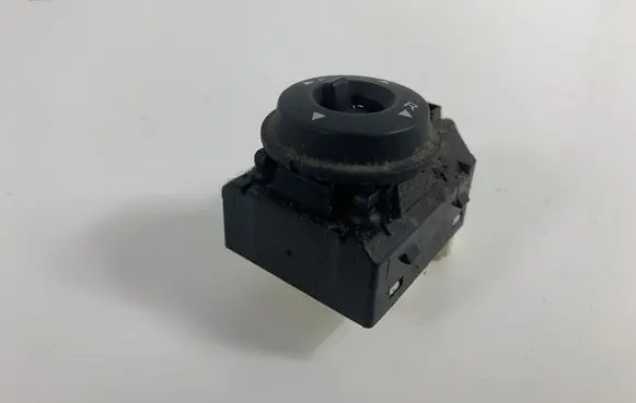 KIA Ceed Wing mirror switch 457480