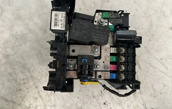 Mercedes-Benz C AMG W204 Fuse box set A2045403850