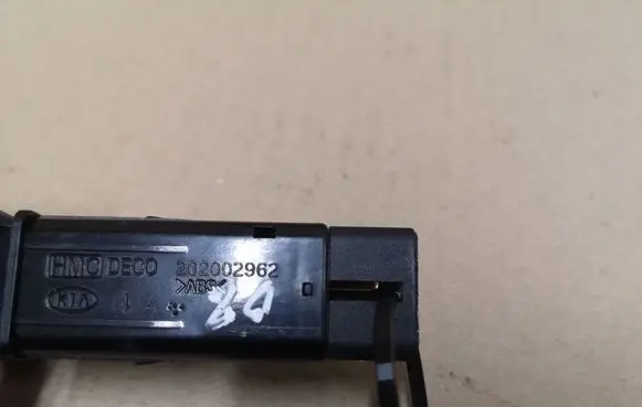 KIA Sorento Windscreen/window heater switch 621W05010 202002962