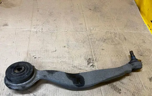 Mercedes-Benz CLS C218 AMG Front control arm 21220