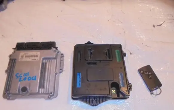 Renault Scenic III - Grand scenic III Engine ECU kit and lock set 0281016228