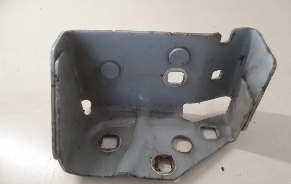 Fender mounting bracket